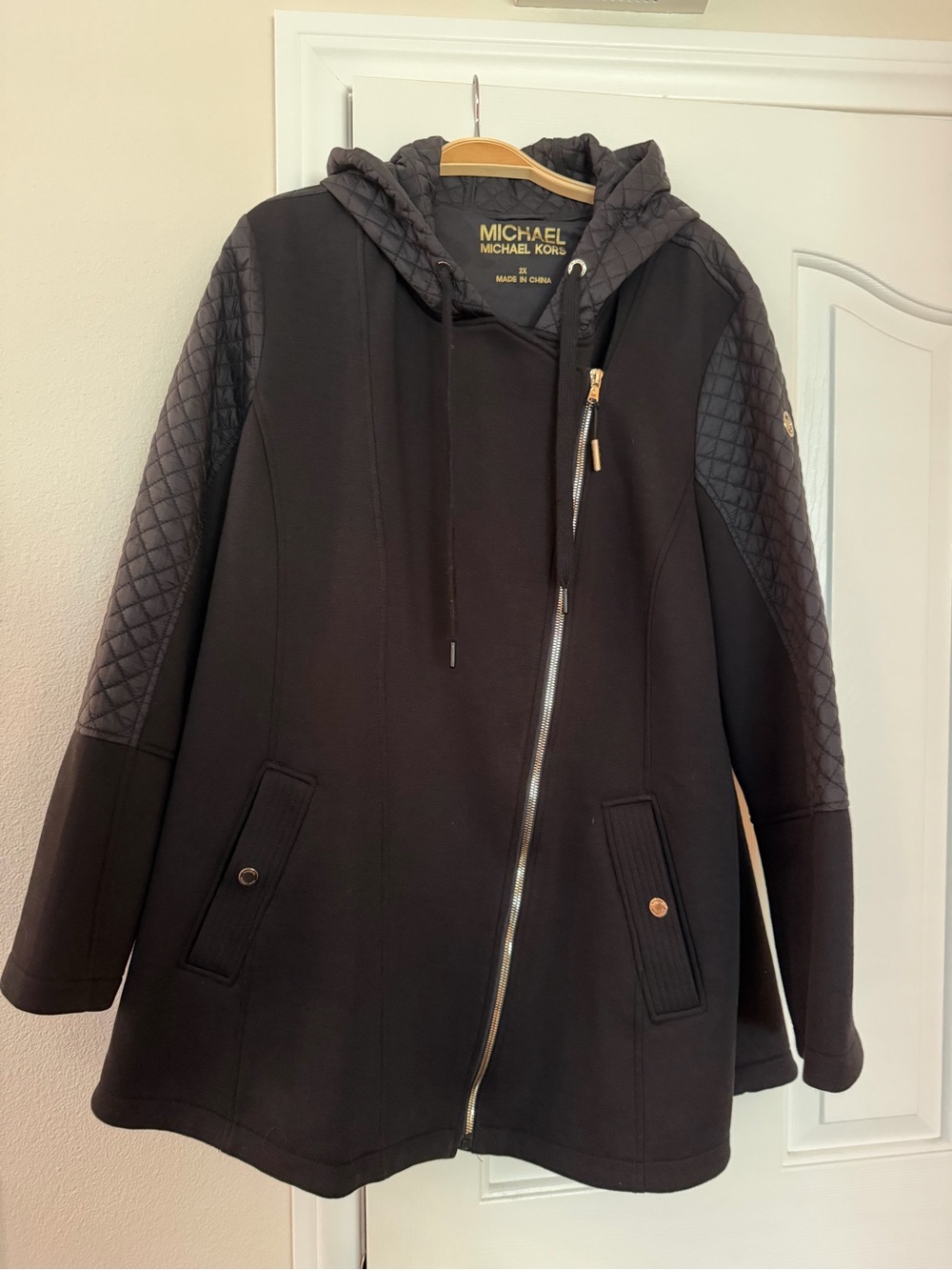 Michael Kors NWOT Quilted Sleeve Asymmetrical Zip Hooded Coat - Black Size 2X